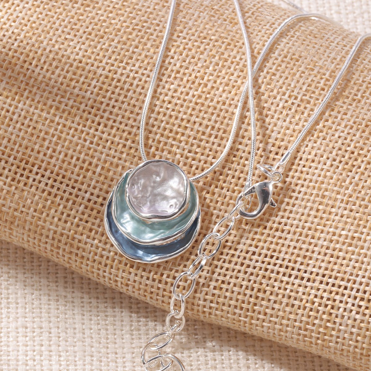 [1pc Elegant Blue Pendant] Elegant Blue Enamel 1pc Pendant Necklace | Zinc Alloy with Golden Accents, Twisted Rope Chain Design, Sophisticated Accessory for Formal or Casual Attire - Fluxy