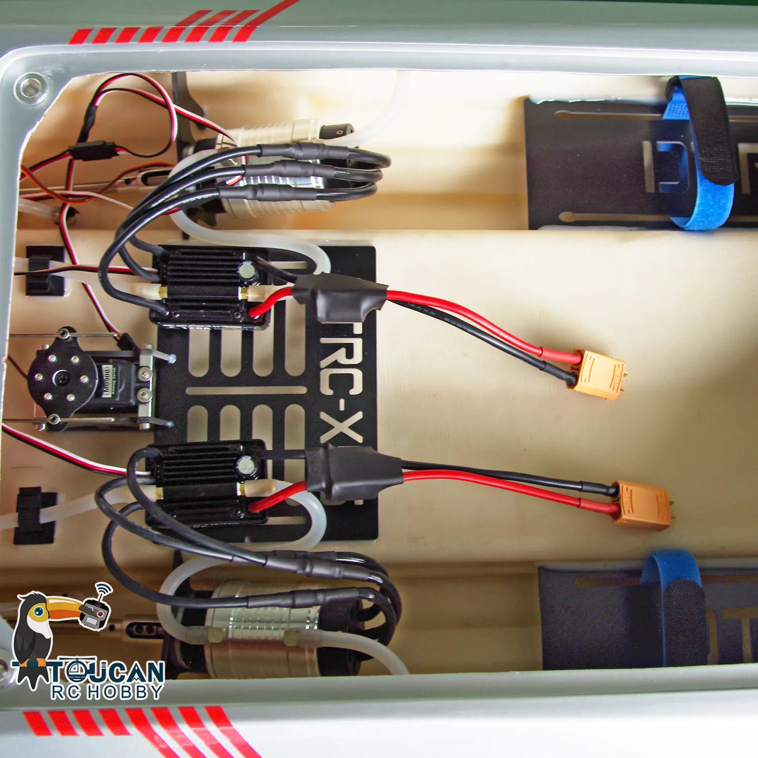 110km/h RC Boat DTRC X55 Remote Control High-speed Racing Boats Waterproof Ready to Run Model for Adults THZH1594